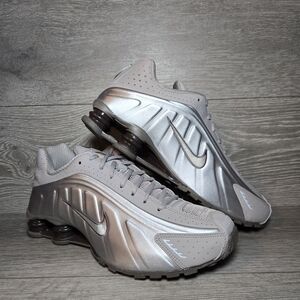 Nike Shox R4 Running Shoes Cave Stone HQ1988-200 Mens Sizes NEW (Select Size)